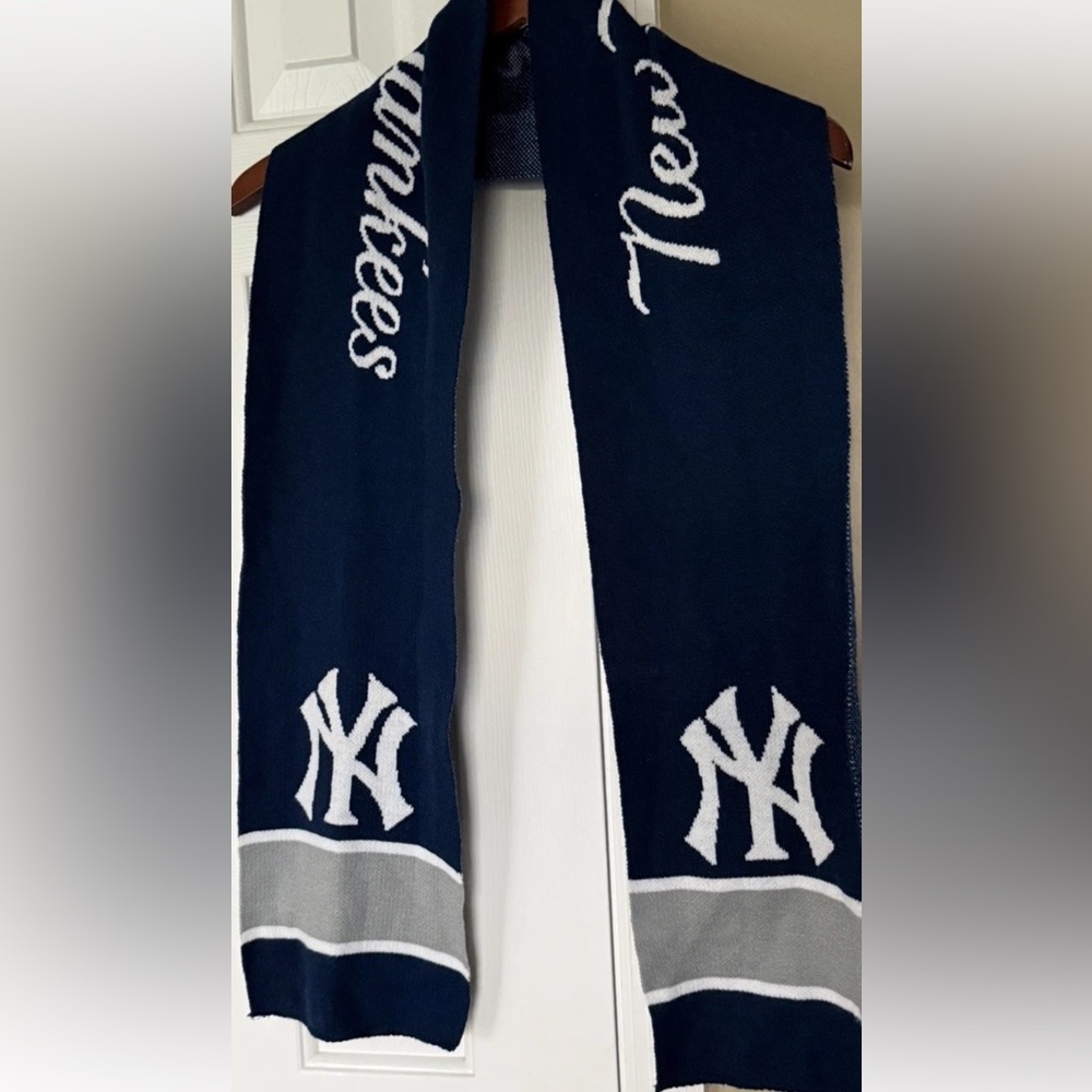 New York Yankees MLB‎ knit Neck Scarf Forever Collectibles Genuine Merchandise
